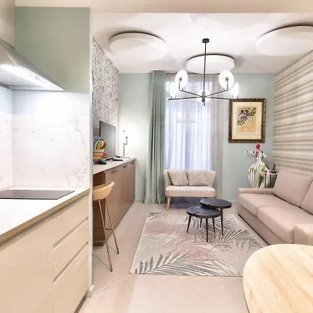 33 Marbeuf 4* Paris