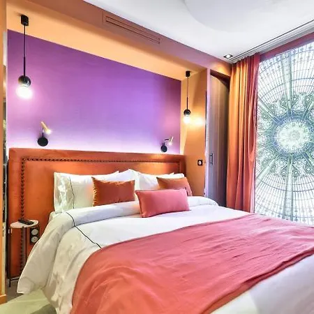 33 Marbeuf 4* Paris