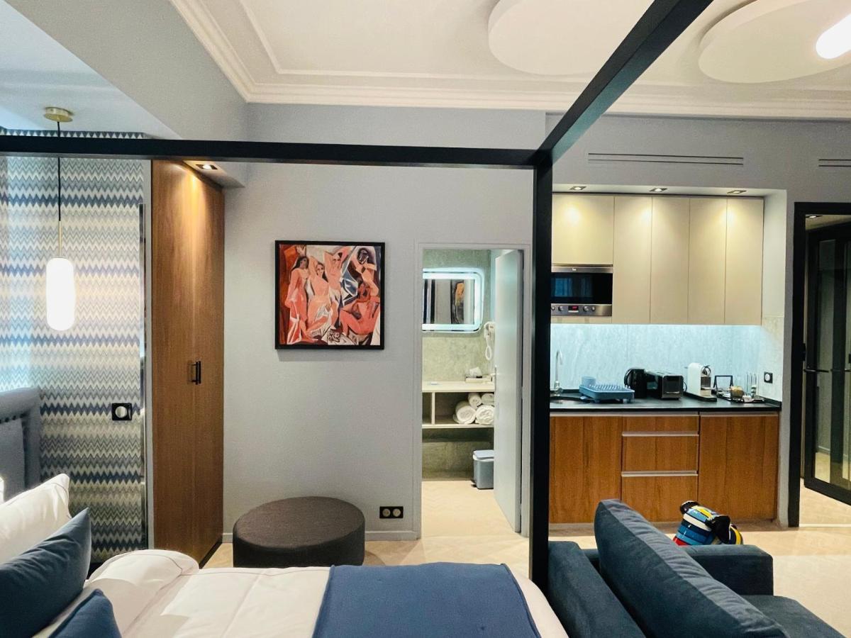 33 Marbeuf 4* Parigi