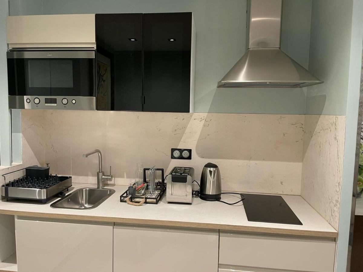33 Marbeuf 4* Parigi