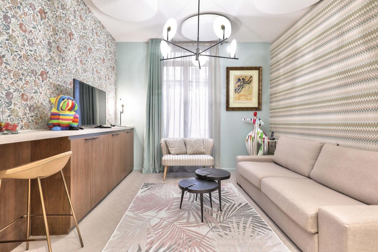 33 Marbeuf 4* Parigi
