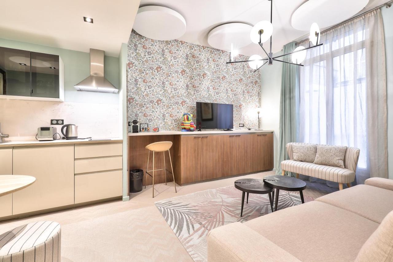 33 Marbeuf 4* Parigi