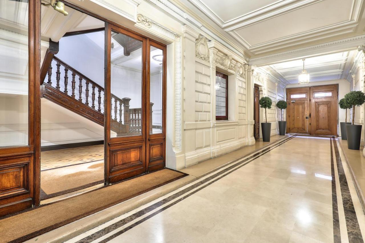 33 Marbeuf Aparthotel Parigi