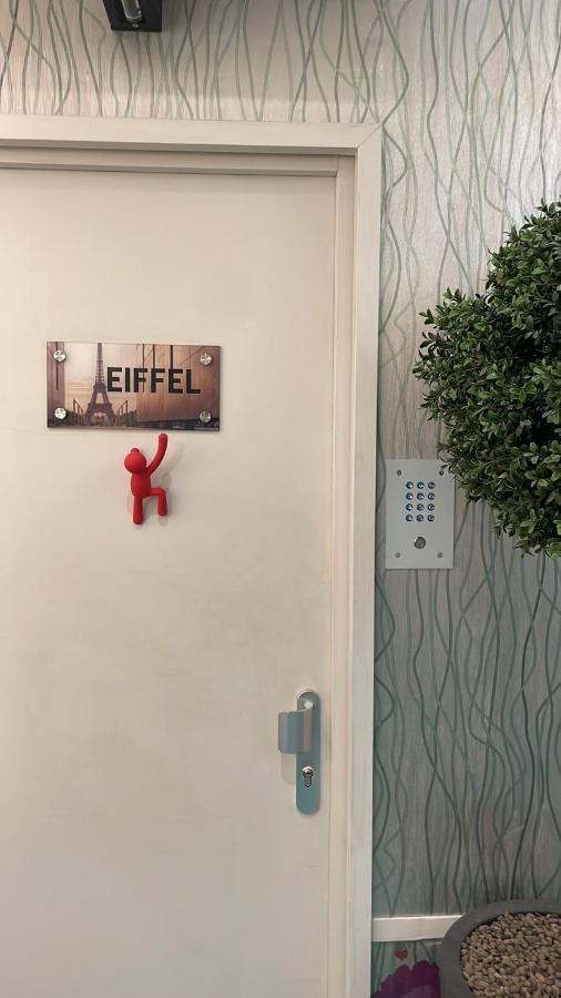 33 Marbeuf 4* Parigi