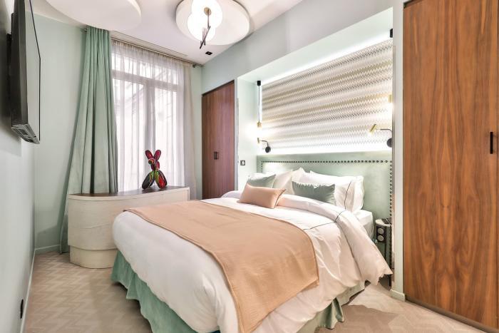 33 Marbeuf 4* Parigi